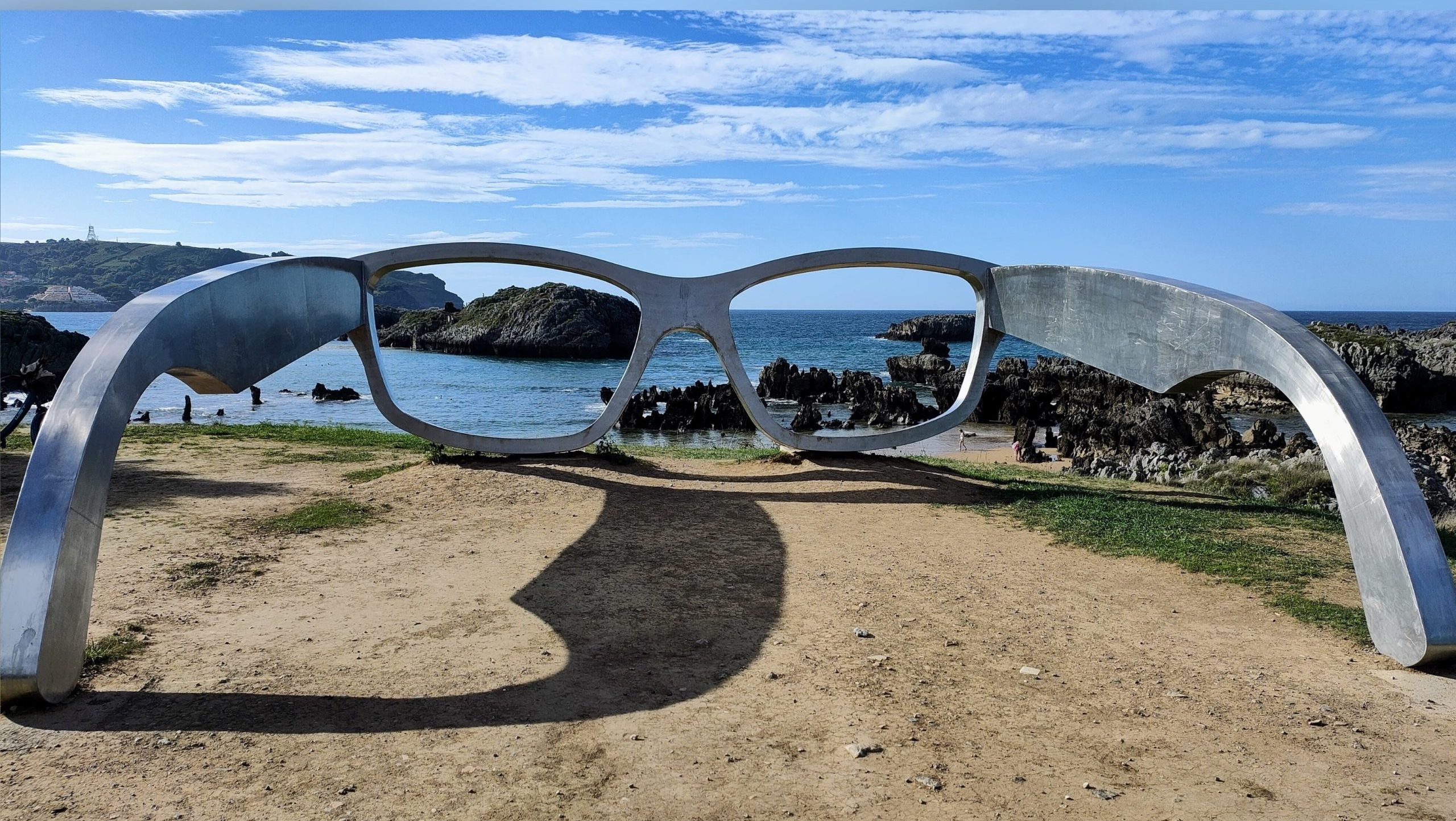 Las Gafas de Noja: un símbolo turístico en la costa cántabra